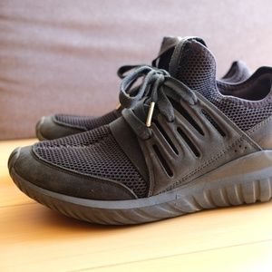 MEN'S ADIDAS BLACK TUBULAR SNEAKERS SIZE 6.5